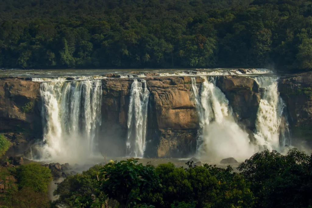 athirappilly-falls-global-echo