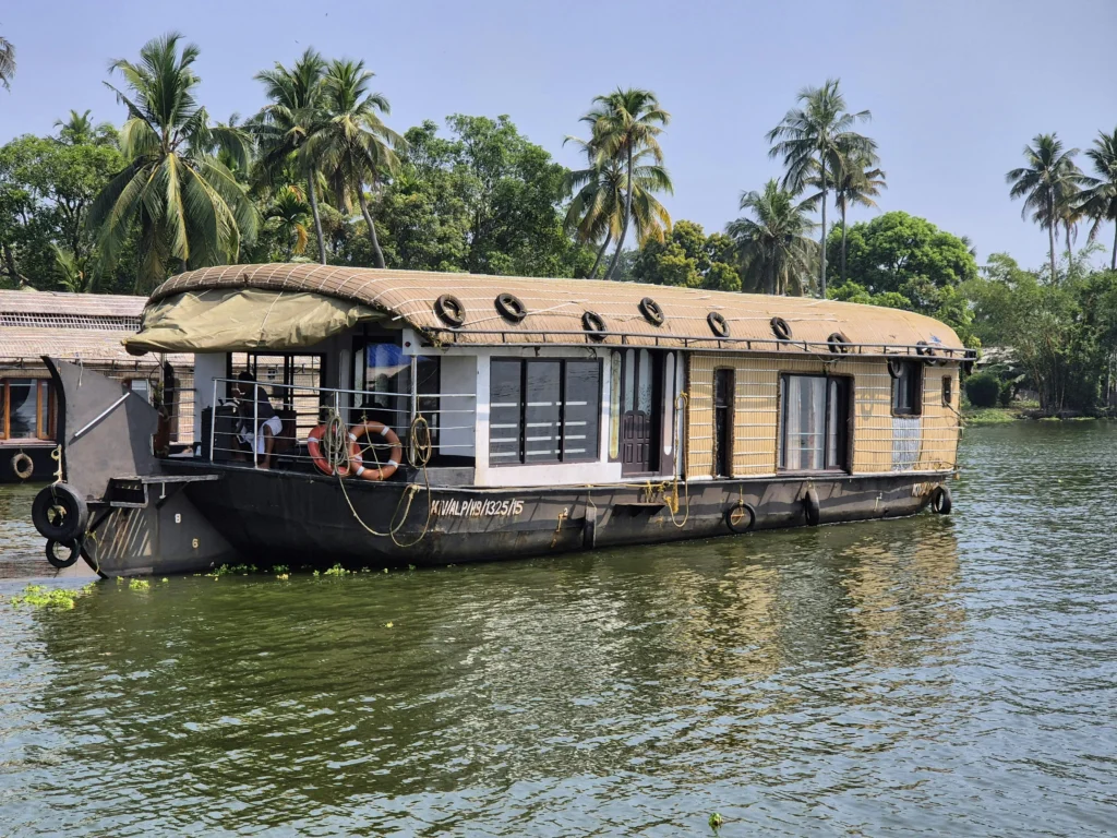 kerala-backwaters-global-echo